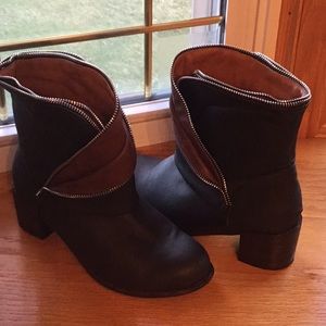 Black Boots with a stylish brown fold over.